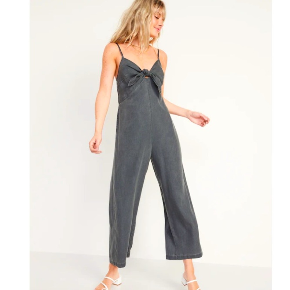 *NWT* Old Navy | Sleeveless Tie-Front Jumpsuit | Size Medium